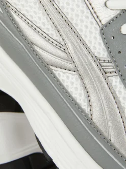Baskets De Sport à Empiècements En Maille