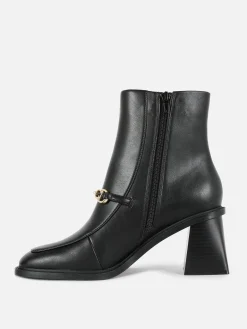 Bottes à Talons Carrés Et Détail Chaîne Rita Ora