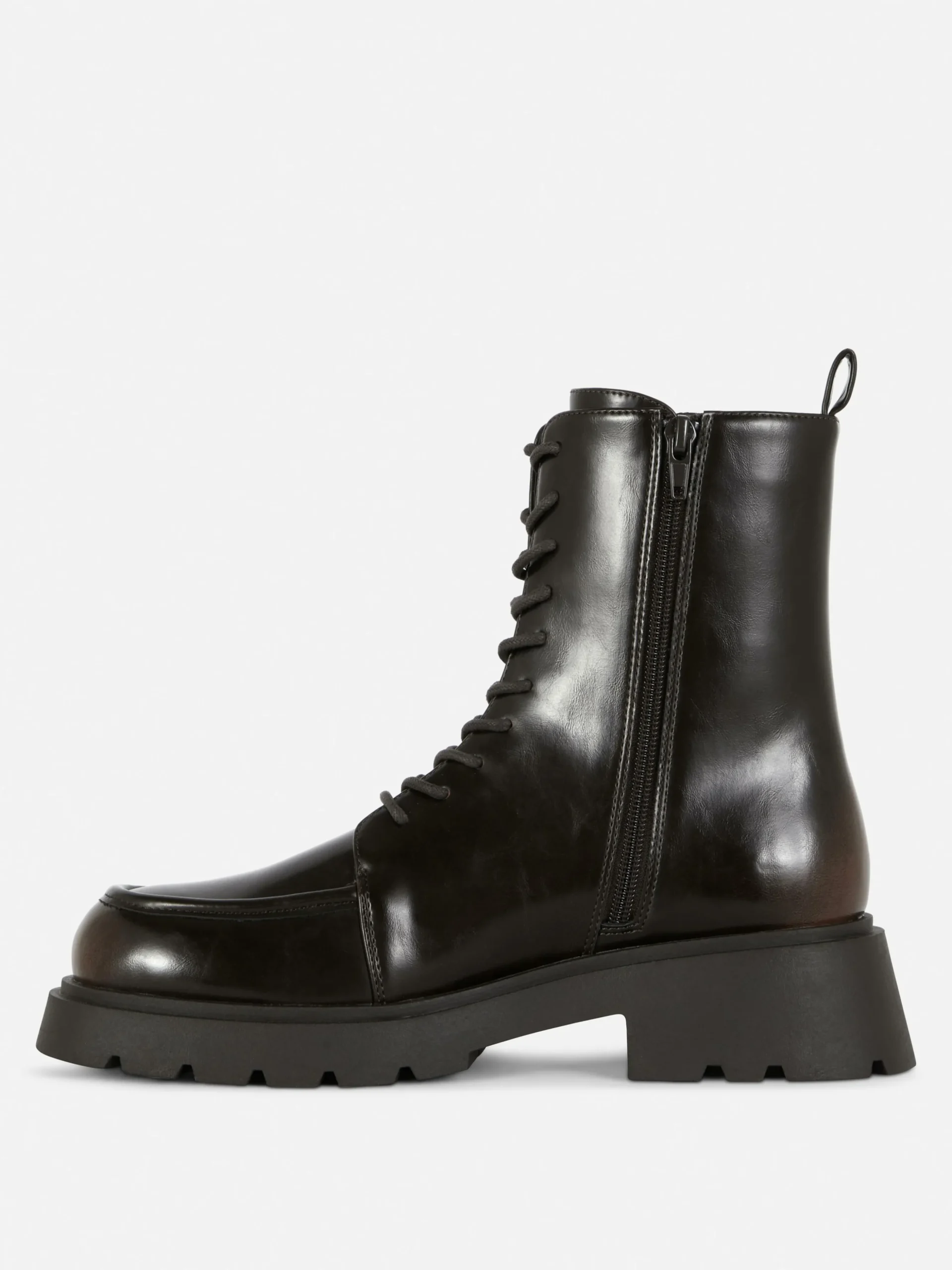 Bottines Lacées Avec Empiècement Sur L'embout