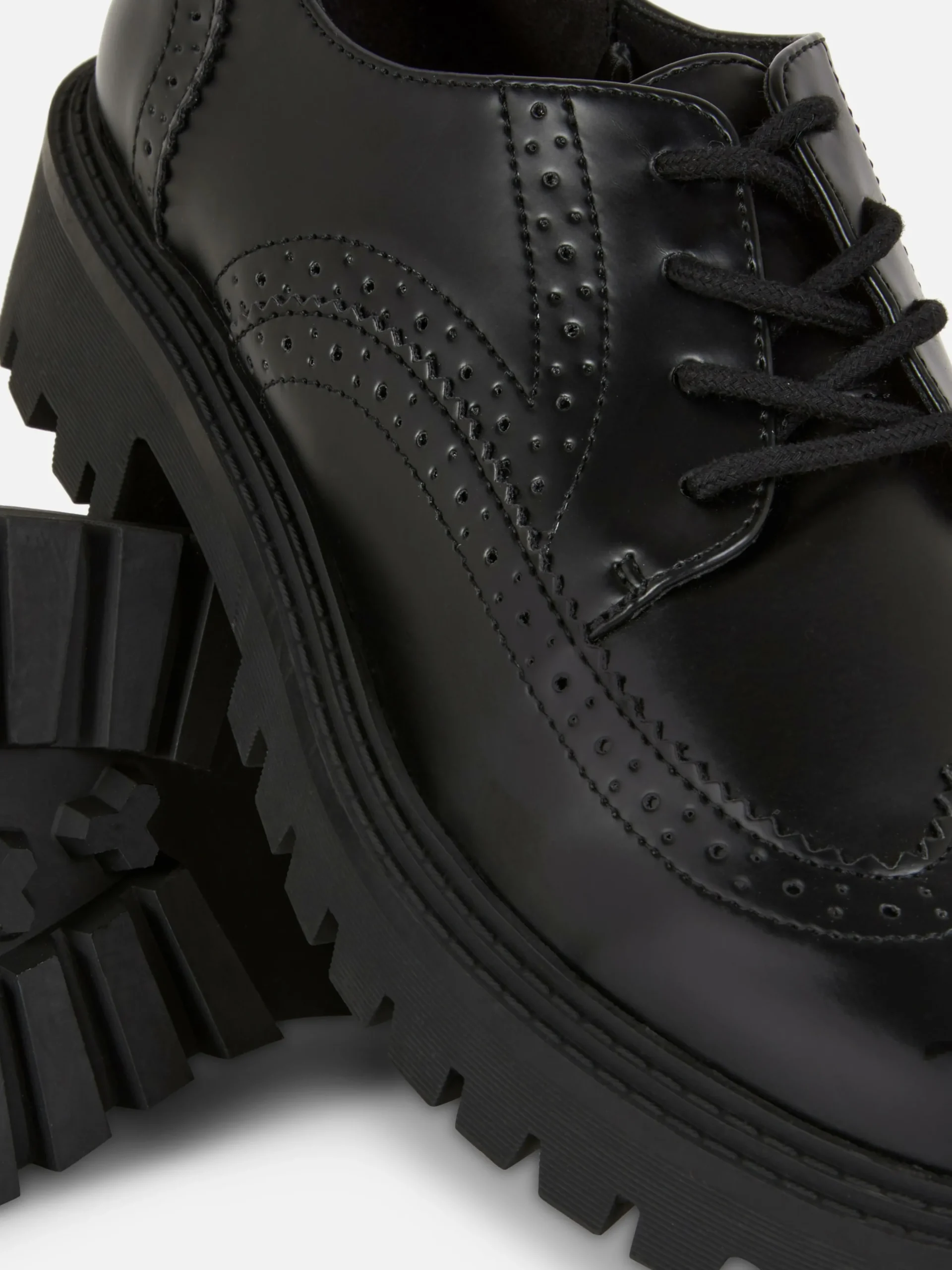 Chaussures Richelieu épaisses à Lacets