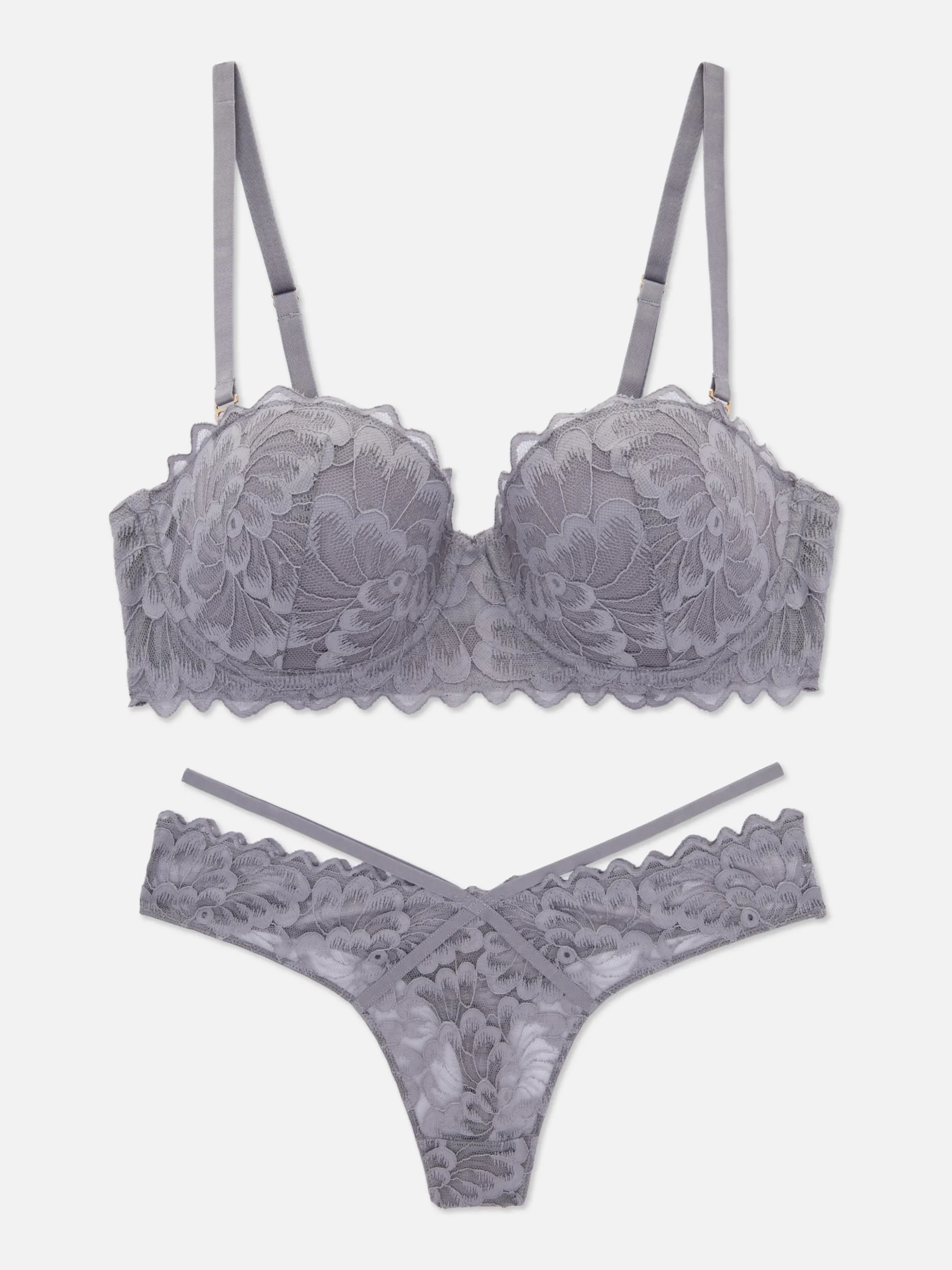 Ensemble Soutien-gorge Balconnets Et String En Dentelle