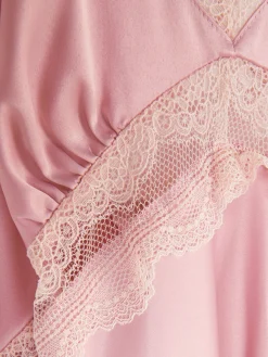 Nuisette Mi-longue En Satin à Finitions En Dentelle