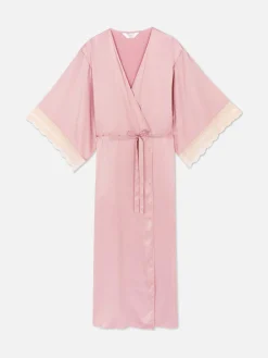 Peignoir En Satin Avec Finitions En Dentelle