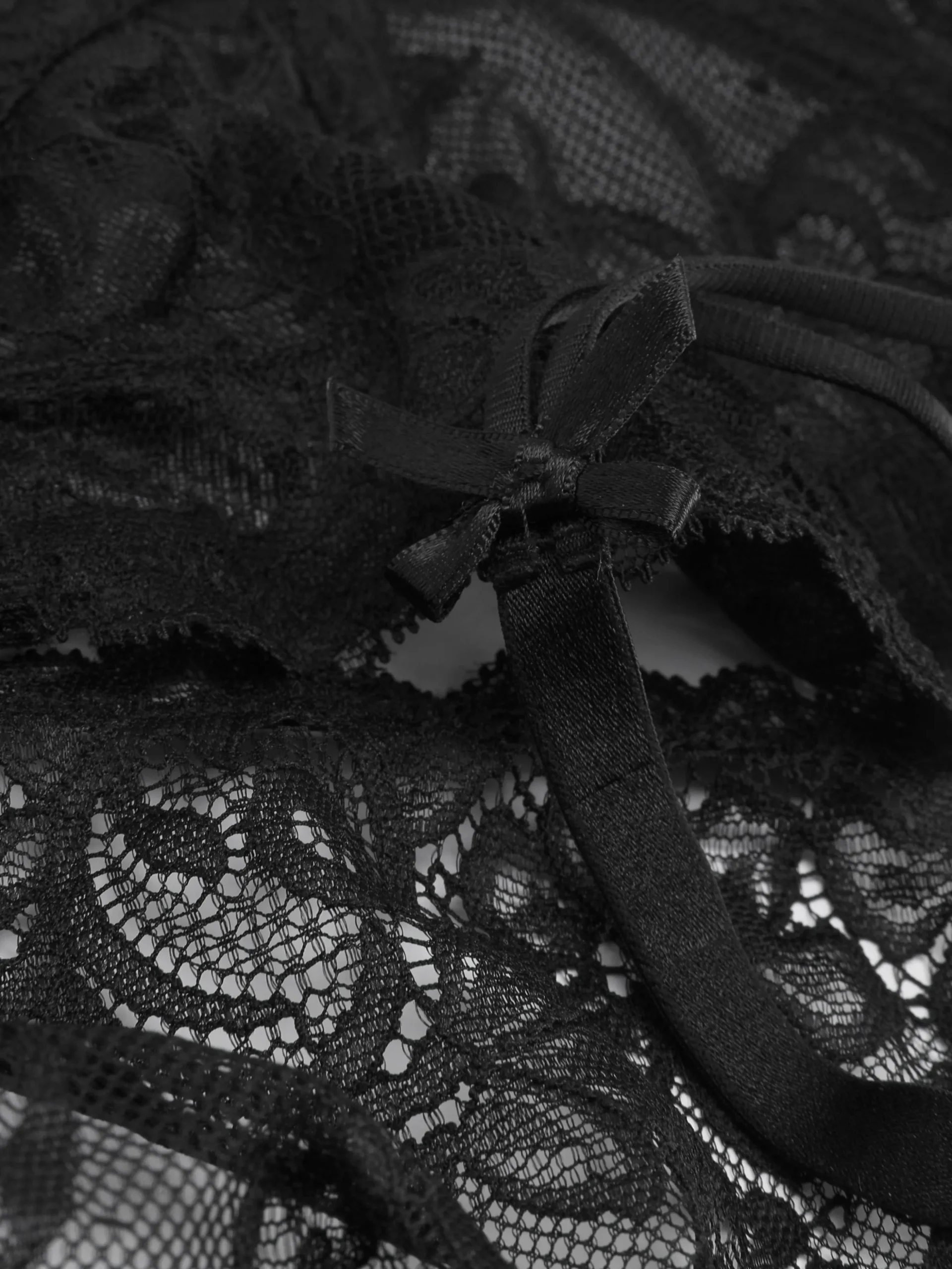 Soutien-gorge Balconnets Et String En Dentelle